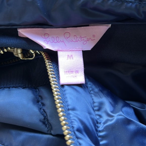 Lilly Pulitzer Darci Puffer Coat True Navy Blue Full Zip Pockets Gold Detail M - Picture 8 of 11